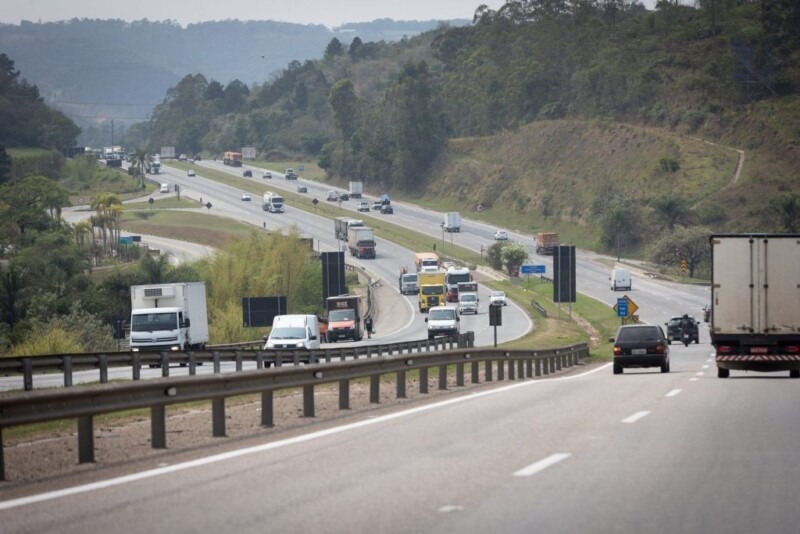 Mais de 3,8 milhões veículos devem passar pelas rodovias concedidas de SP durante o Ano Novo