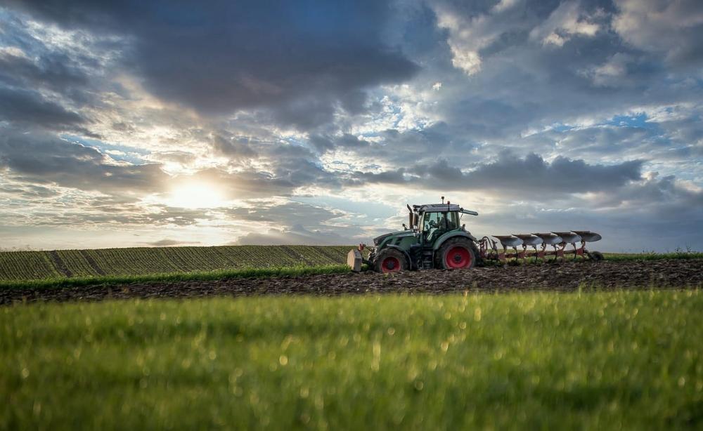 Governo de SP investe mais de R$ 160 milhões em recuperação de estradas rurais e aquisição de maquinários agrícolas