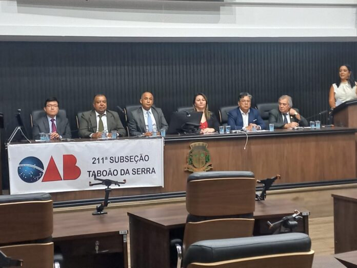 foto da Mesa dos trabalhos entrega de Carteiras