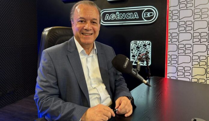 Secretário Estadual de Saúde, Eleuses Paiva, em entrevista ao programa 3, 2, 1, da Agência SP. Foto