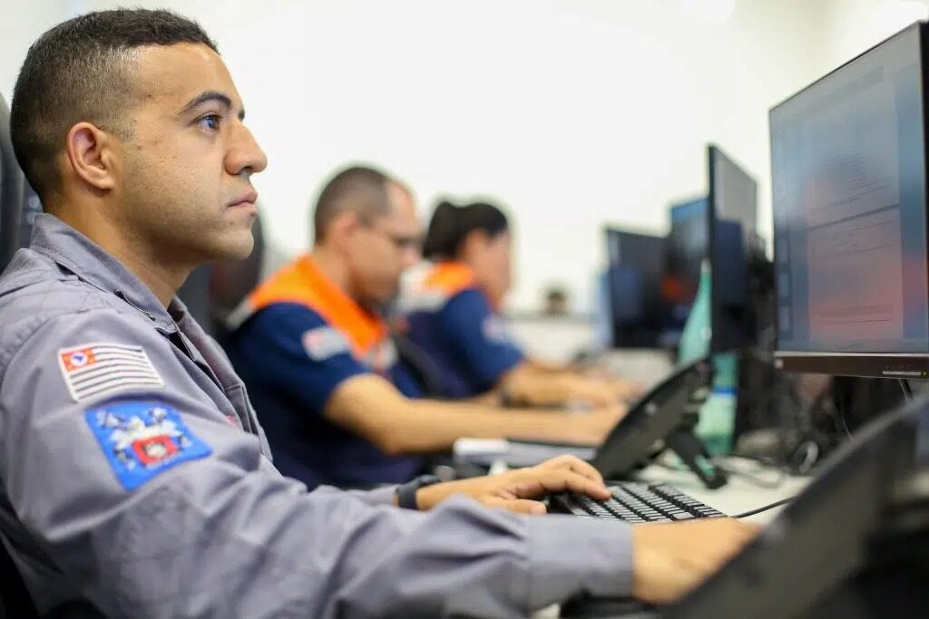 O curso está alinhado às diretrizes da Política Nacional de Proteção e Defesa Civil (PNPDEC) e às estratégias de gestão de risco do Governo do Estado