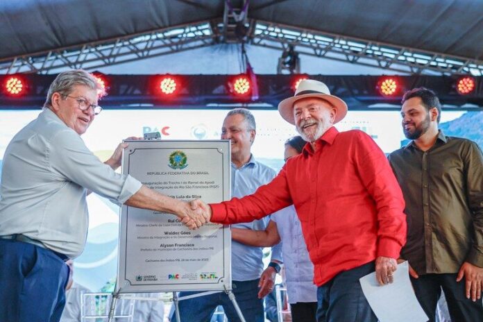 O presidente Luiz Inácio Lula da Silva participou da cerimônia de entrega do 1º Trecho do Ramal do Apodi nesta quarta-feira, 28 de maio, na Barragem Redondo, próximo a Cachoeira dos Índios