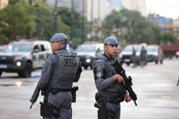 Estruturas possuíam máquinas industriais, isolamento acústico e abasteciam 'casas-bomba' usadas pelo crime organizado Estruturas possuíam máquinas industriais, isolamento acústico e abasteciam 'casas-bomba' usadas pelo crime organizado