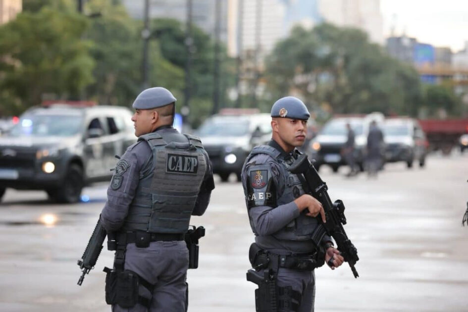 Estruturas possuíam máquinas industriais, isolamento acústico e abasteciam 'casas-bomba' usadas pelo crime organizado Estruturas possuíam máquinas industriais, isolamento acústico e abasteciam 'casas-bomba' usadas pelo crime organizado