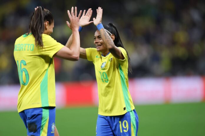 Bia Zanetto e Tainá Maranhão