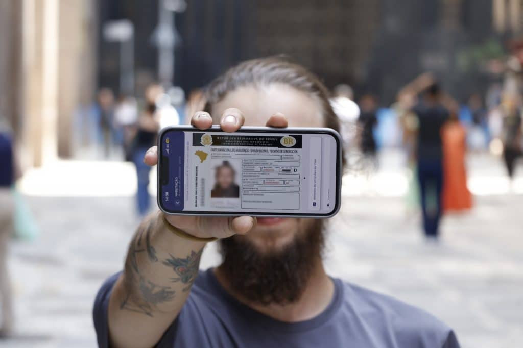 CNH digital gratuita está disponível para todos os serviços de habilitação, incluindo 1ª habilitação, renovação, CNH definitiva CNH digital gratuita está disponível para todos os serviços de habilitação, incluindo 1ª habilitação, renovação, CNH definitiva