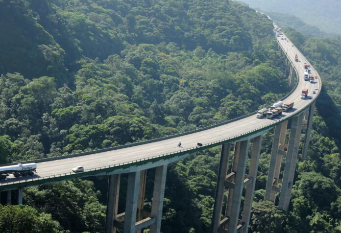 Sistema Anchieta-Imigrantes é principal ligação entre a Região Metropolitana de São Paulo e a Baixada Santista Sistema Anchieta-Imigrantes é principal ligação entre a Região Metropolitana de São Paulo e a Baixada Santista
