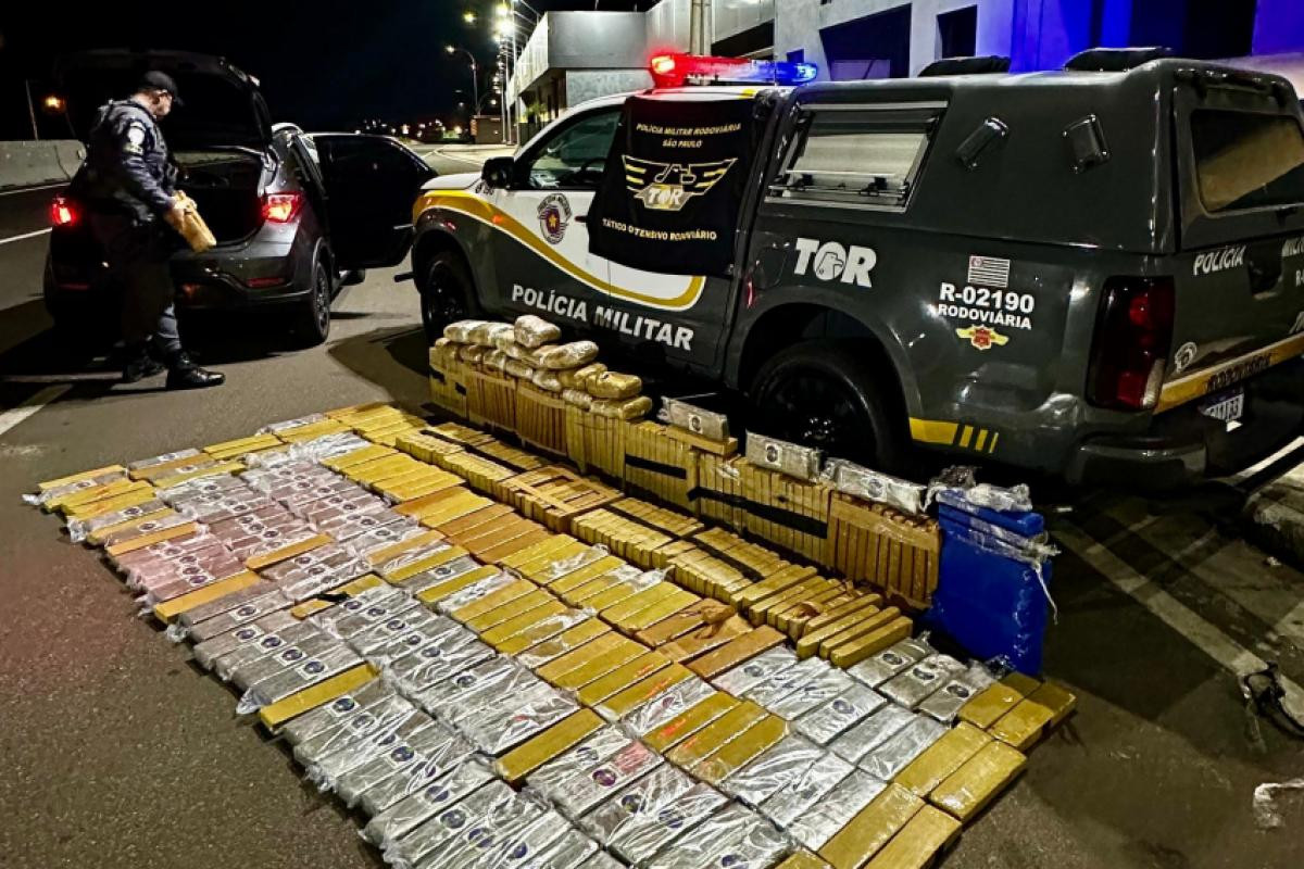 Quase 350 kg de Drogas São Apreendidos em Veículo no Interior de São Paulo Quase 350 kg de Drogas São Apreendidos em Veículo no Interior de São Paulo