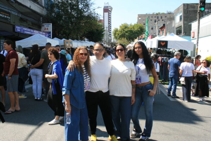Tradicional feira da Vila Madalena mantém viva uma memória cultural construída por Tradicional feira da Vila Madalena mantém viva uma memória cultural construída por