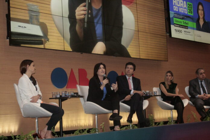 Candidata participou de plenária na OAB-SP com cerca de 450 advogados e participantes e recebeu reivindicação por Instituto Federal no extremo sul da Capital