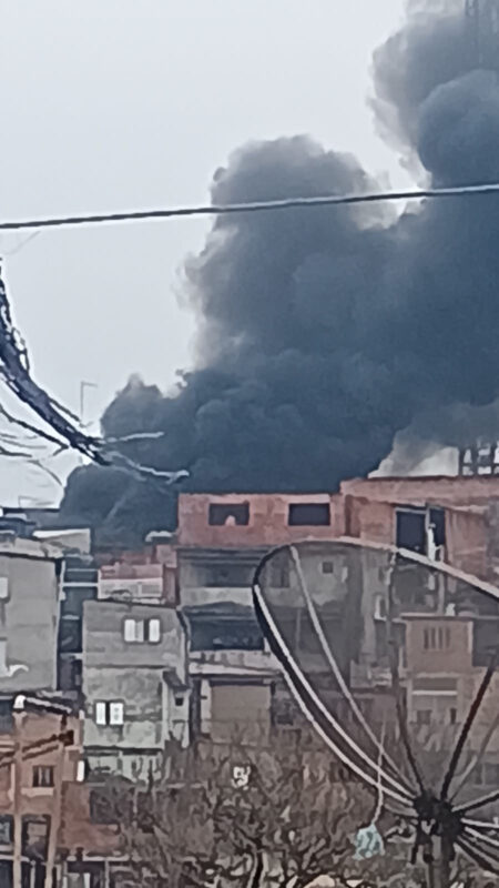 Incêndio no Capão Redondo atinge imóvel e destrói estrutura Incêndio no Capão Redondo atinge imóvel e destrói estrutura