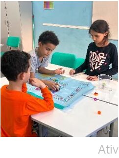 Jogos cooperativos e tabuleiro interativo